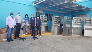 Read more about the article El SNS realiza donación de equipos e insumos médicos al Hospital Municipal Juan Antonio Castillo.