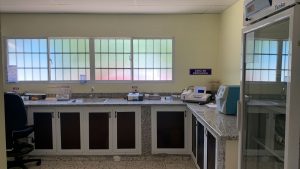Read more about the article Hospital Maimón inaugura nuevo y ampliado laboratorio, equipado con todas las pruebas básicas