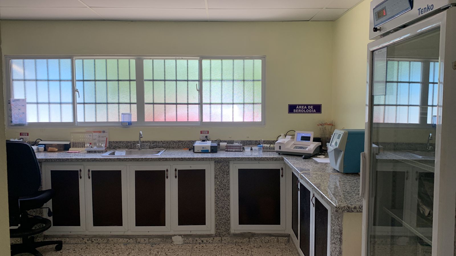 Hospital Maimón inaugura nuevo y ampliado laboratorio, equipado con todas las pruebas básicas