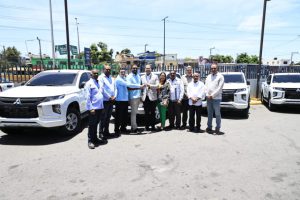 Read more about the article SNS entrega diez camionetas a las nueve regionales de salud