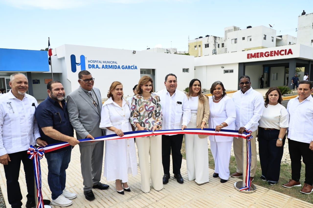 You are currently viewing Vicepresidenta entrega hospital Armida García y Centro Diagnóstico en La Vega