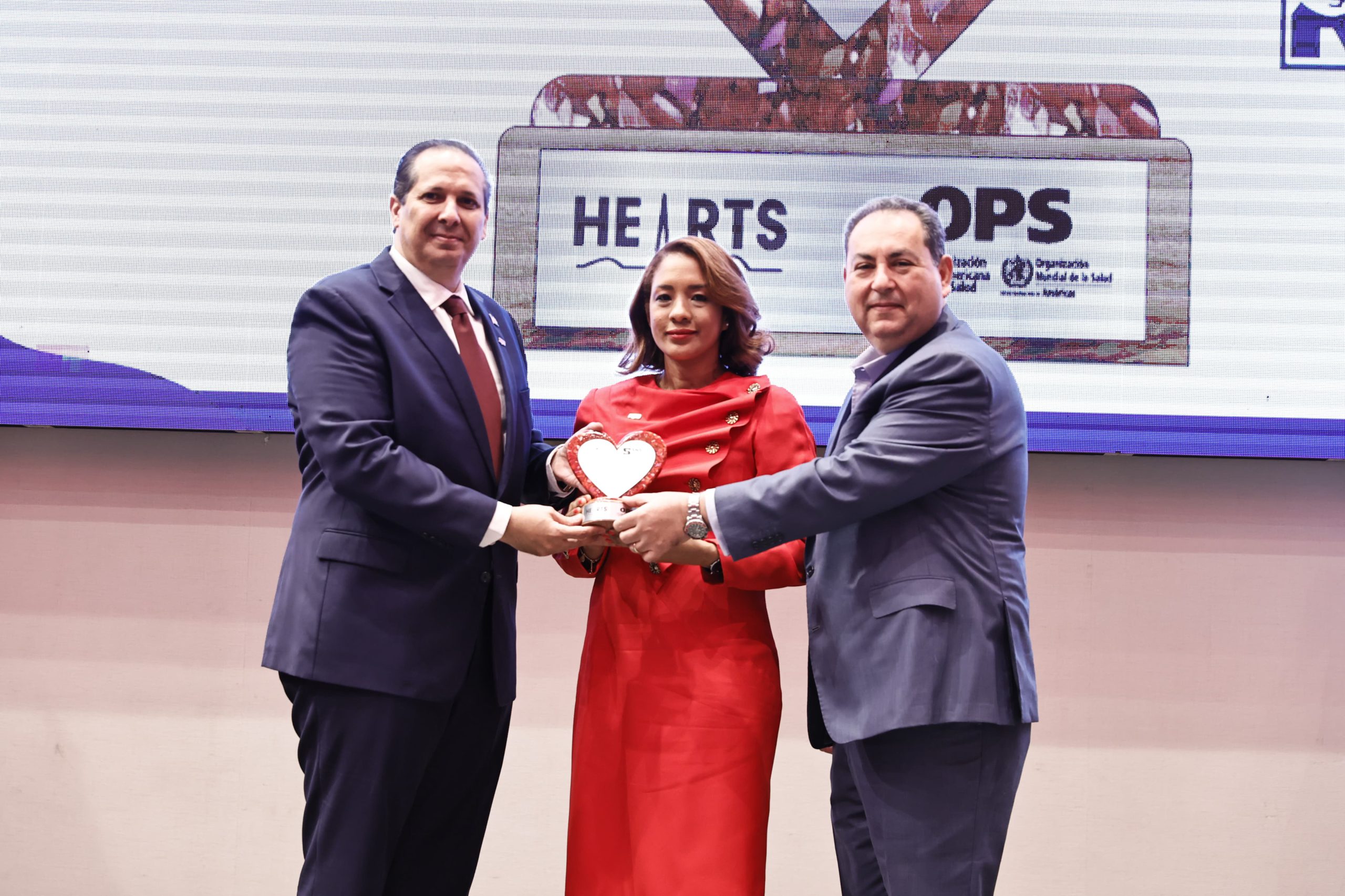 Read more about the article Cibao Central (Nuevo Cibao Sur) recibe importante reconocimiento por liderazgo en implementación de estrategia HEARTS ￼