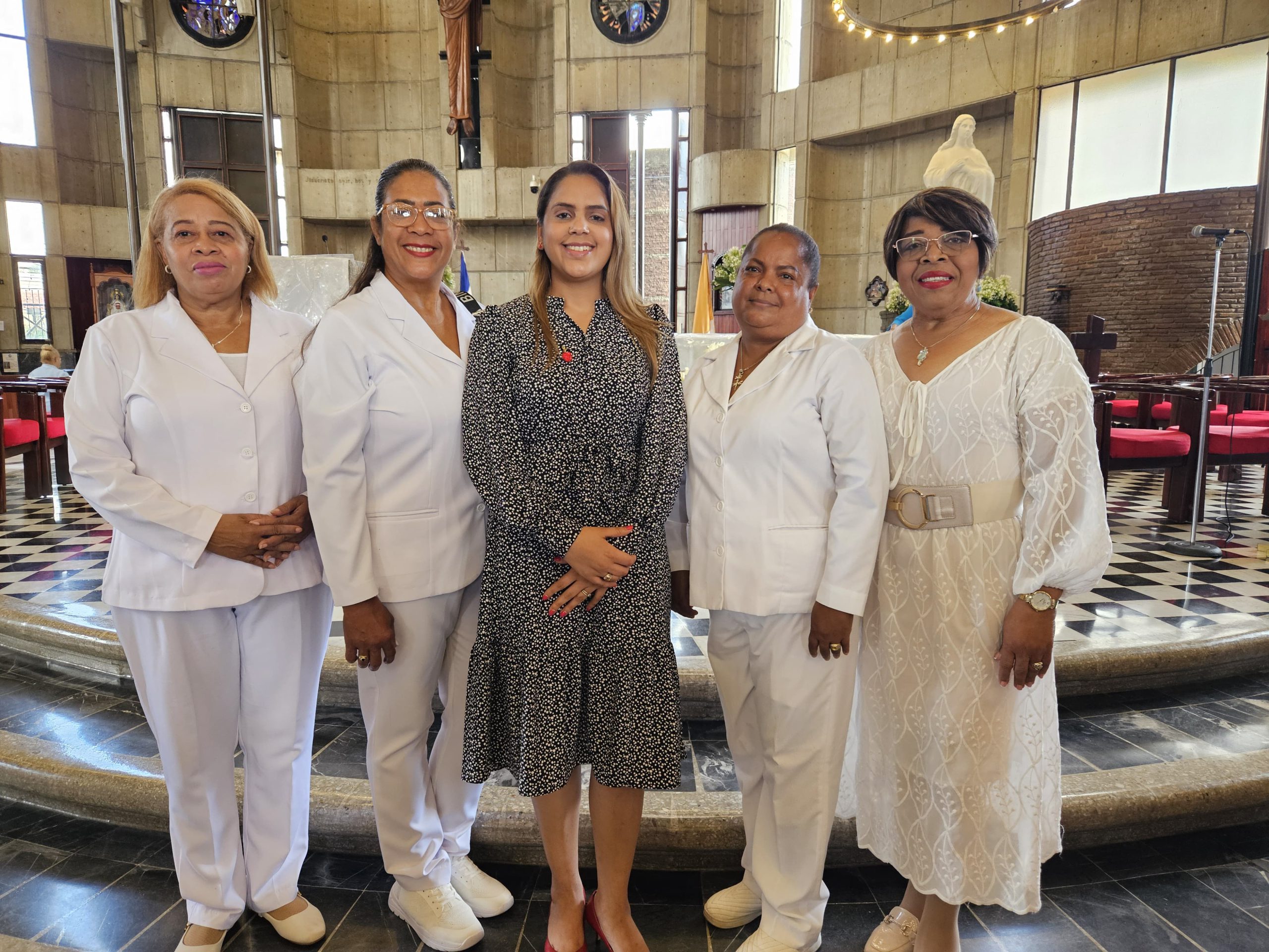Read more about the article SRS Cibao Sur conmemora el Día Internacional de la Enfermería con misa en la Catedral de La Vega