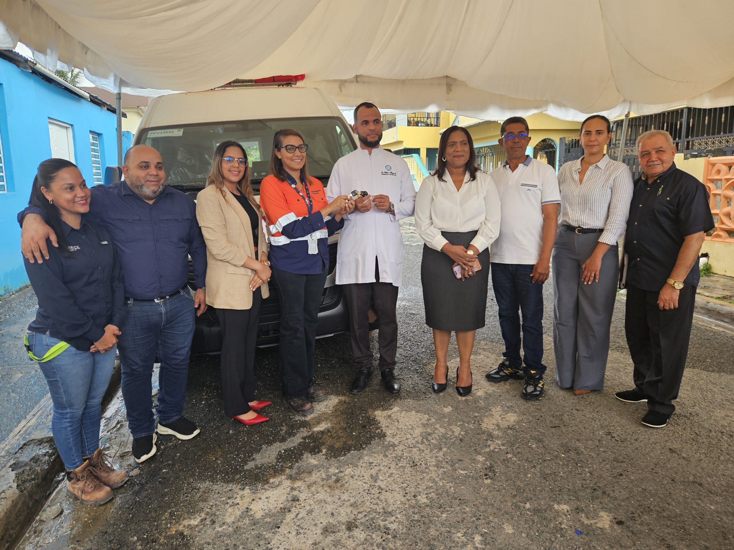 Read more about the article Barrick Gold dona ambulancia cero kilómetros al Hospital Municipal de Maimón ￼